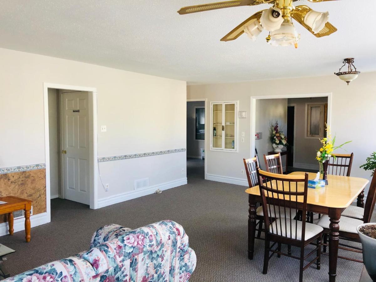 Downtown Whitehorse 2 Bedroom House Exterior photo